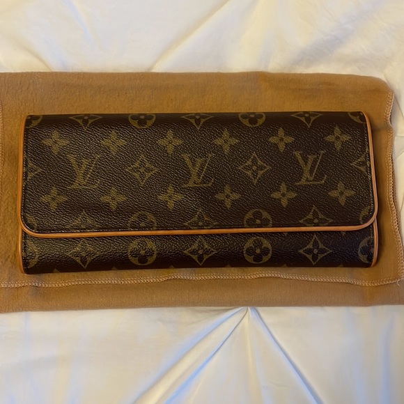 Louis Vuitton Pochette Twin GM M51852 Monogram Canvas Crossbody Bag - Picture 3 of 15